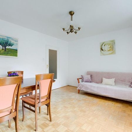 Spacious Apartment In Green Location Varsovie Extérieur photo